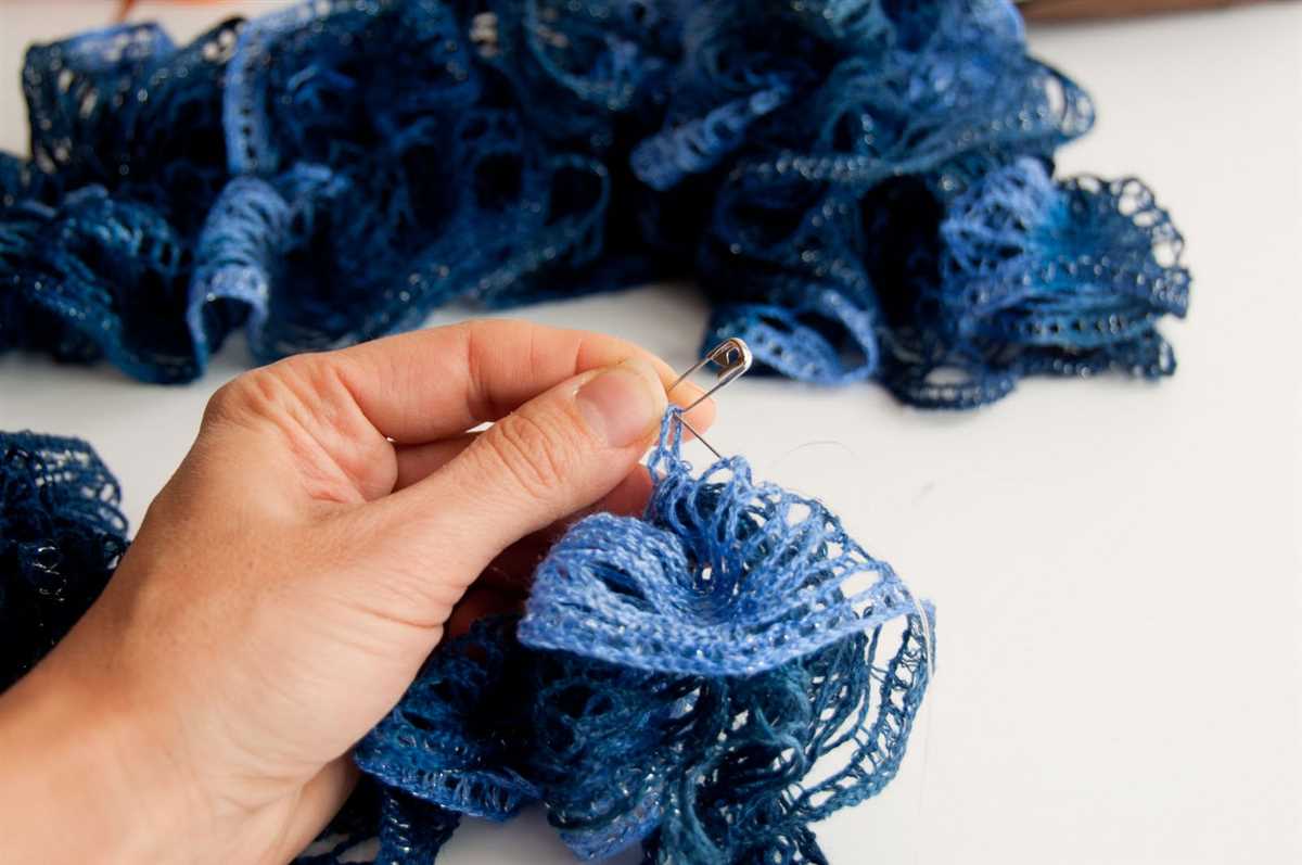 Knit scarf with ruffle edge pattern