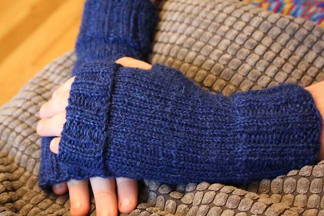 Free knitting pattern for men's fingerless gloves