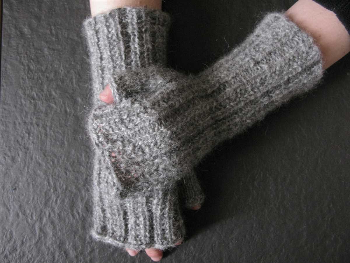Free knitting pattern for half finger gloves using 2 needles