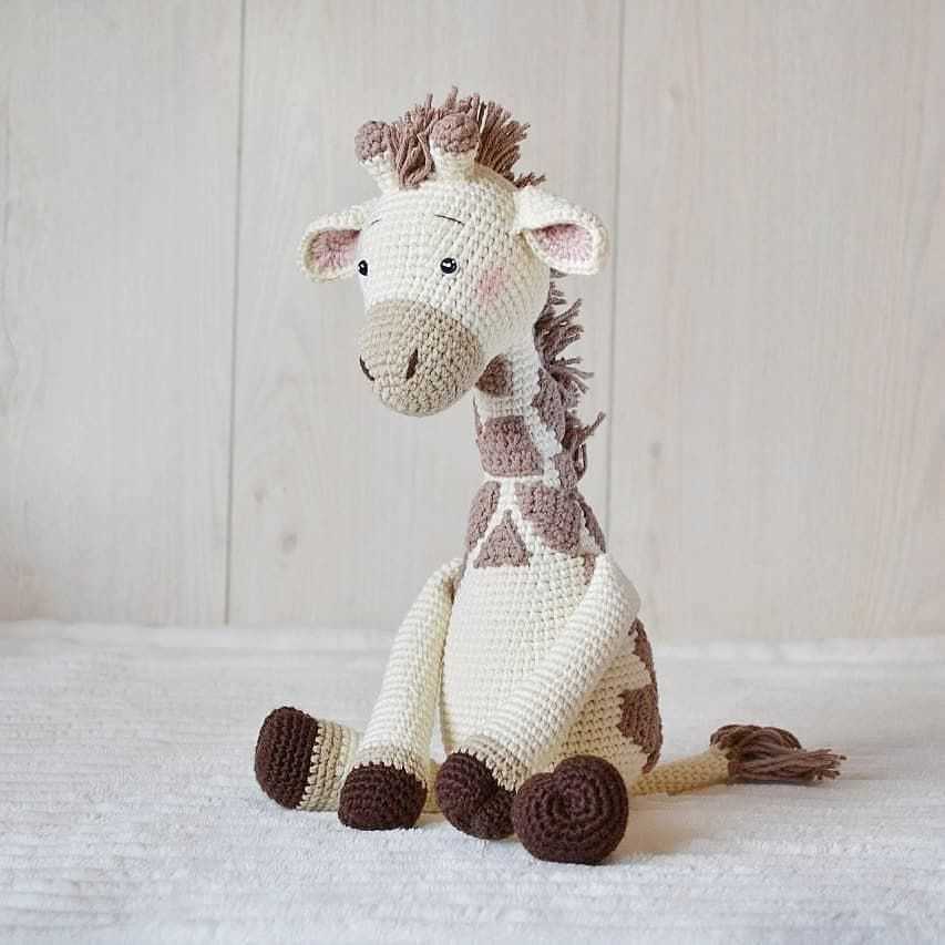Jasmine the giraffe knitting pattern