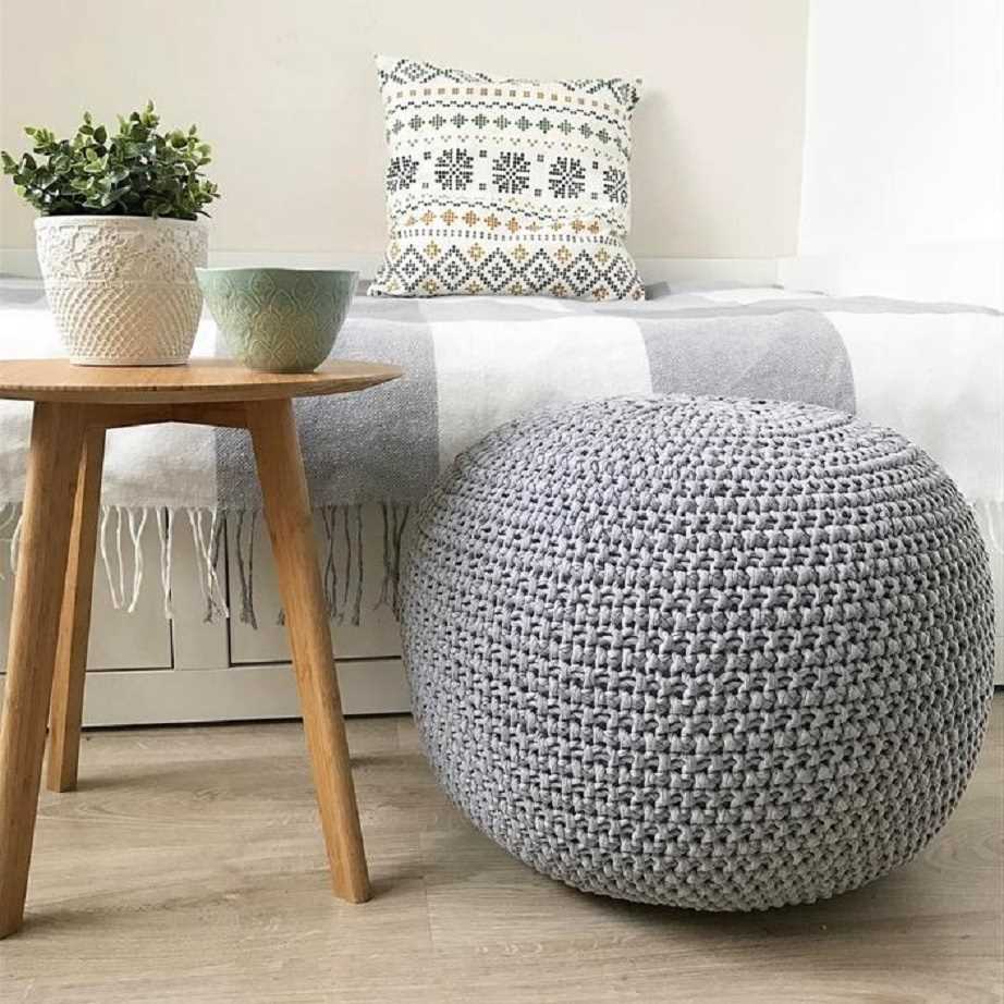 Arm knitting pouf pattern