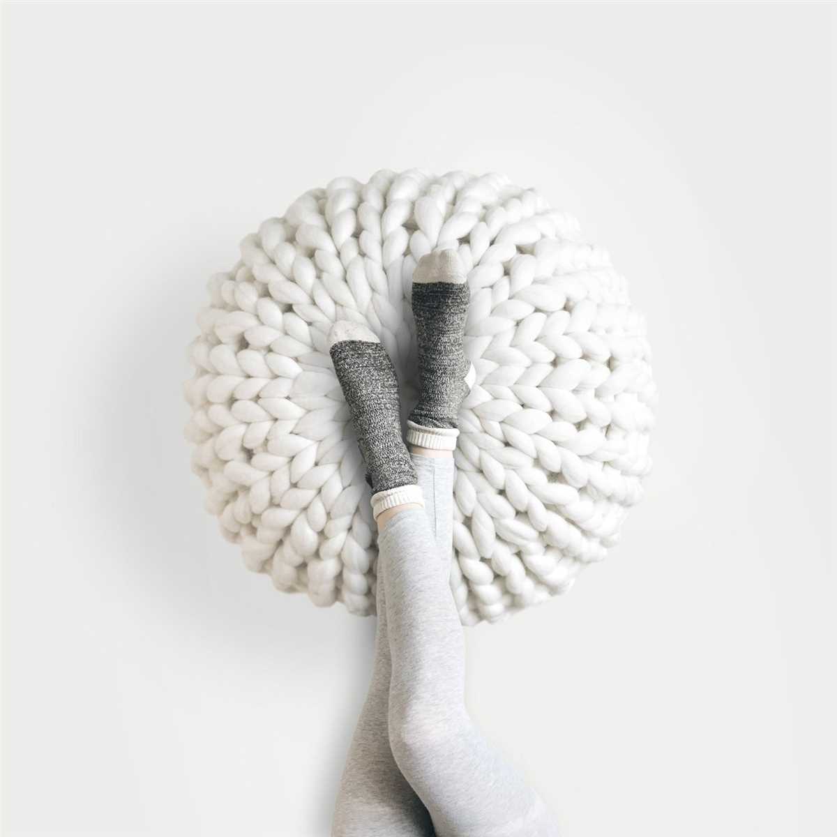 Arm knitting pouf pattern