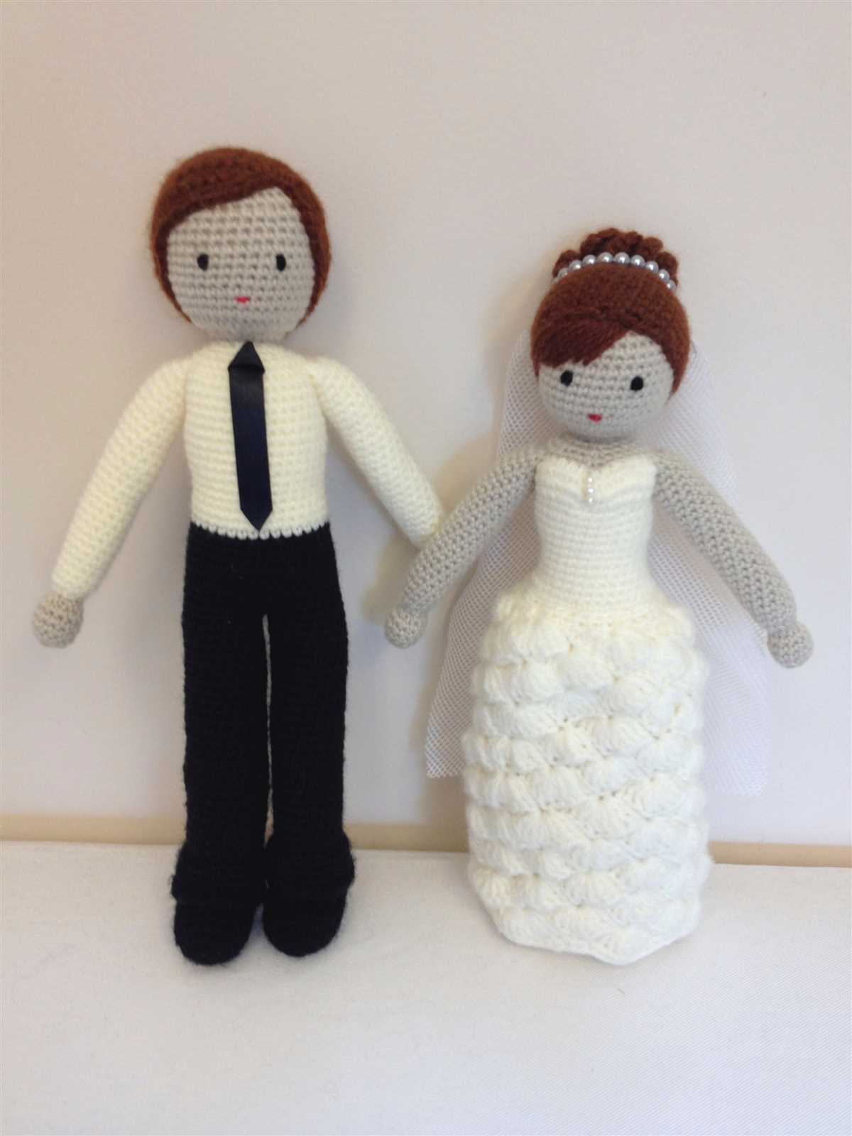 Bride and groom knitting pattern