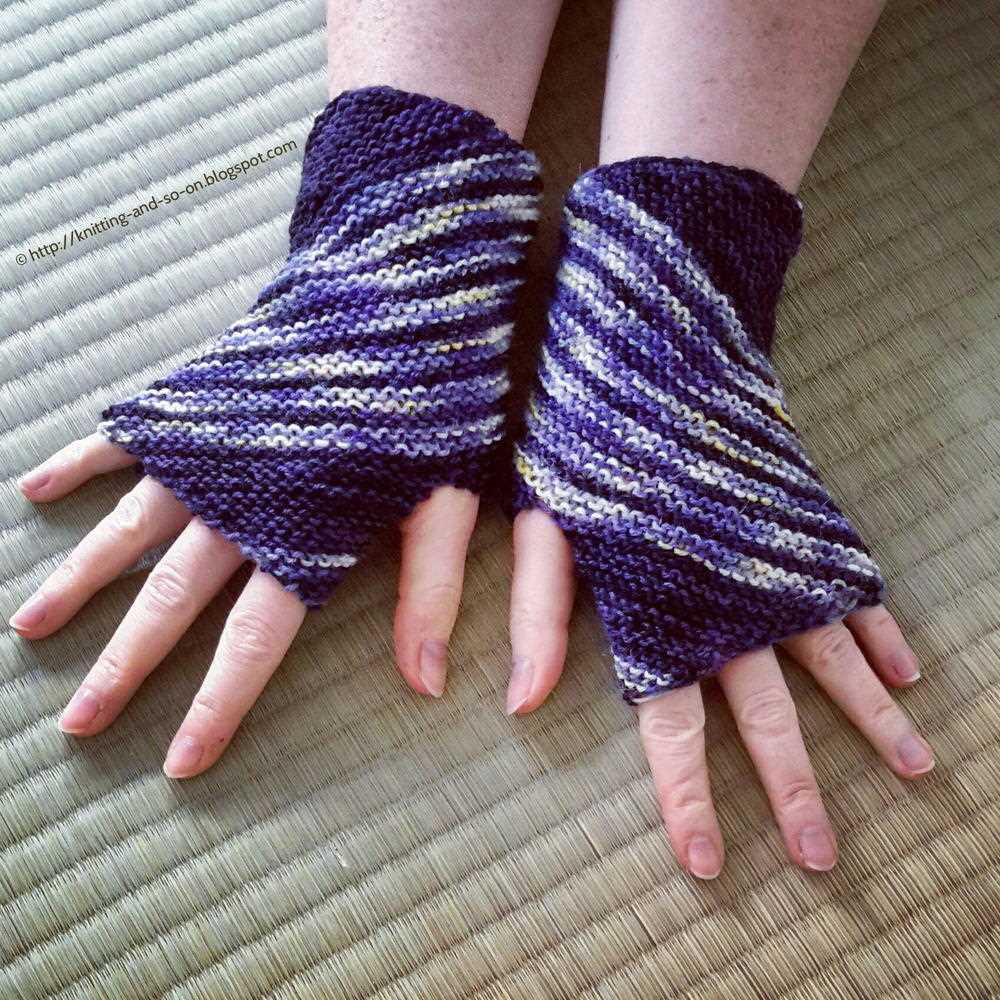 A Cozy and Stylish Knitting Pattern for Chunky Wrist Warmers Chunky wrist warmers free knitting pattern