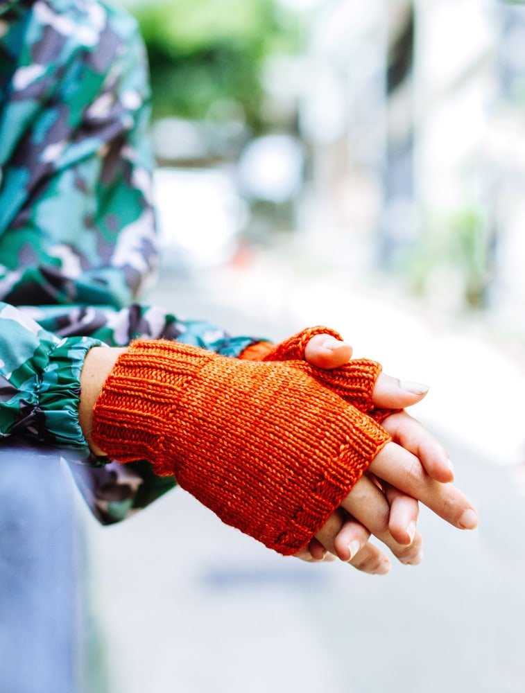 Fingerless gloves knitting pattern circular needles