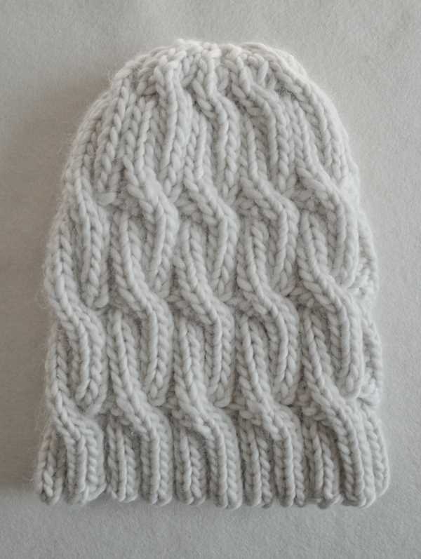 Free chunky cable knit hat pattern