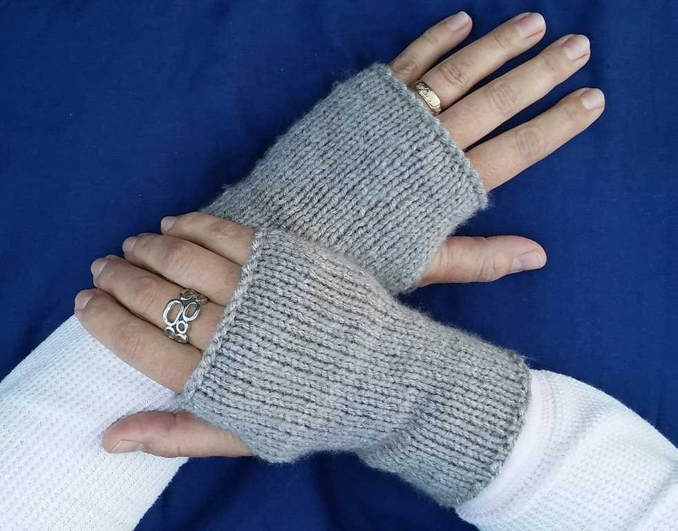 Free pattern for knitted hand warmers