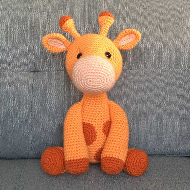 Jasmine the giraffe knitting pattern