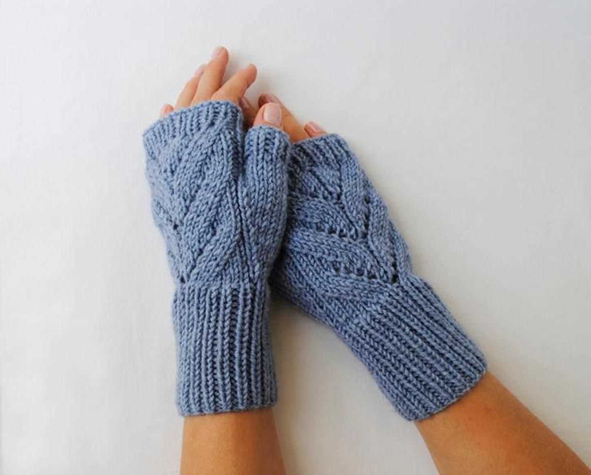 Knit pattern fingerless gloves