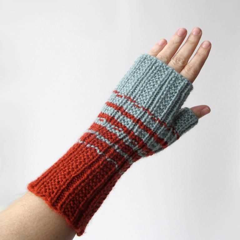 Knit pattern fingerless gloves