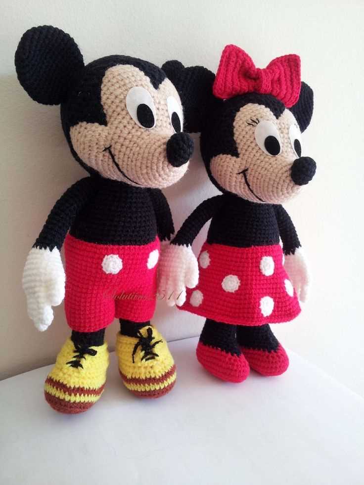 Knitted mickey mouse pattern free