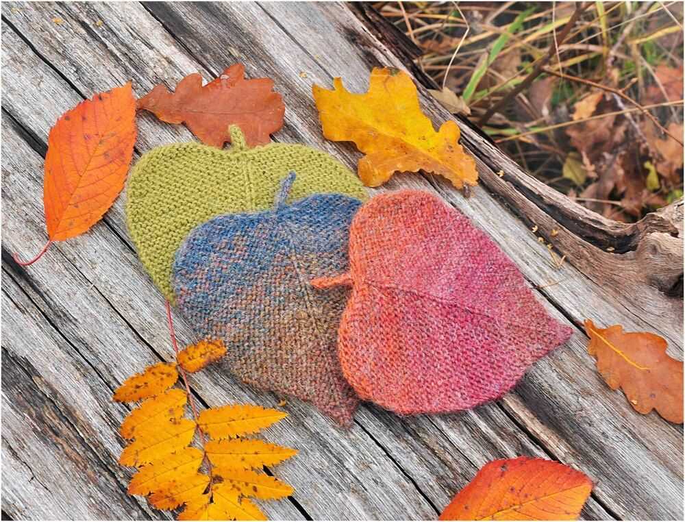 Knitted oak leaf pattern