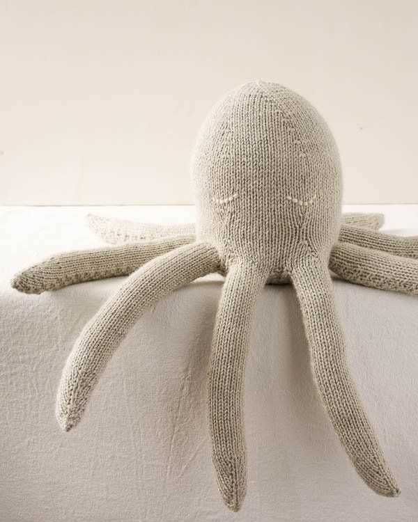 Knitted octopus pattern