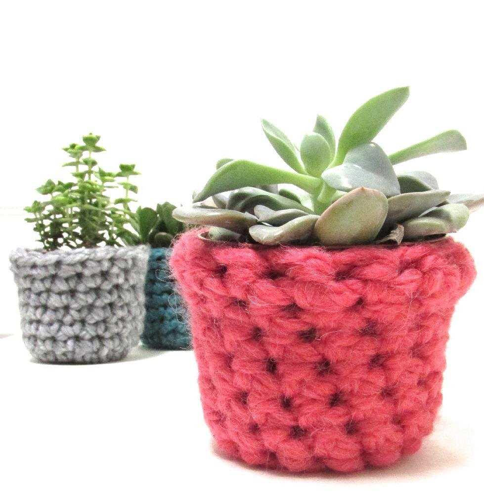 Knitted flower pot cover pattern