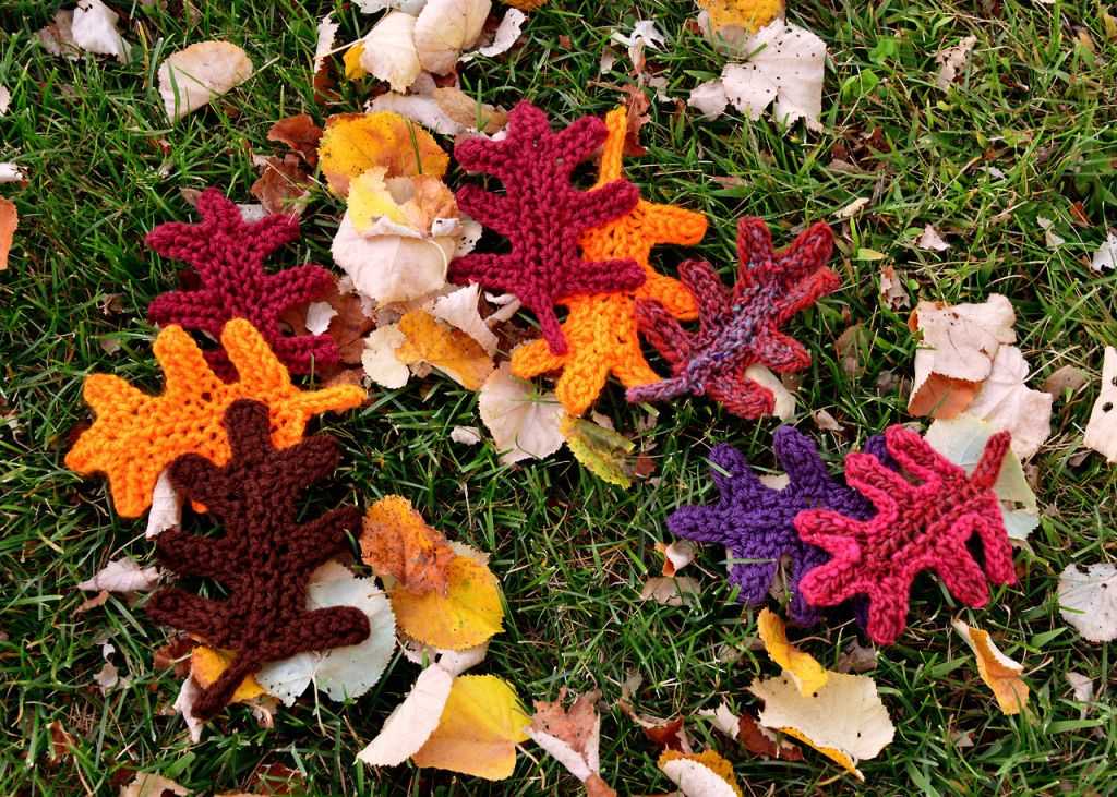 Knitted oak leaf pattern