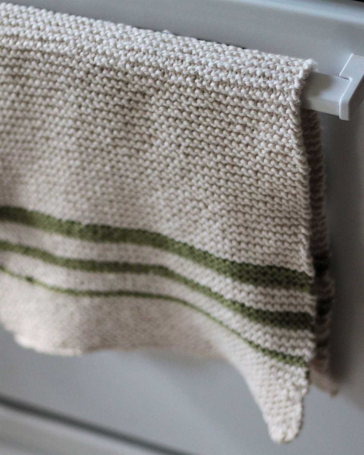Knitted tea towel topper pattern