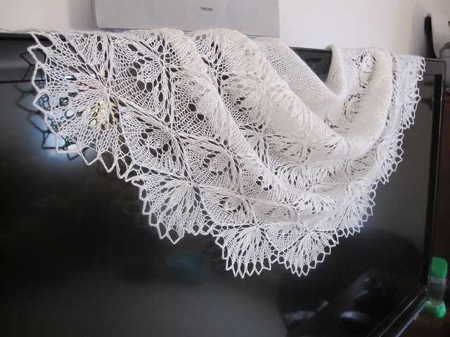 Lace knitted shawl patterns