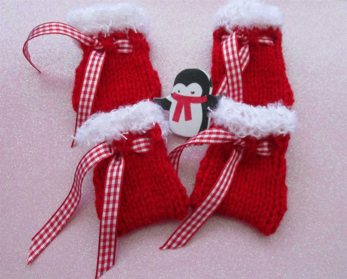 Mini santa sack knitting pattern