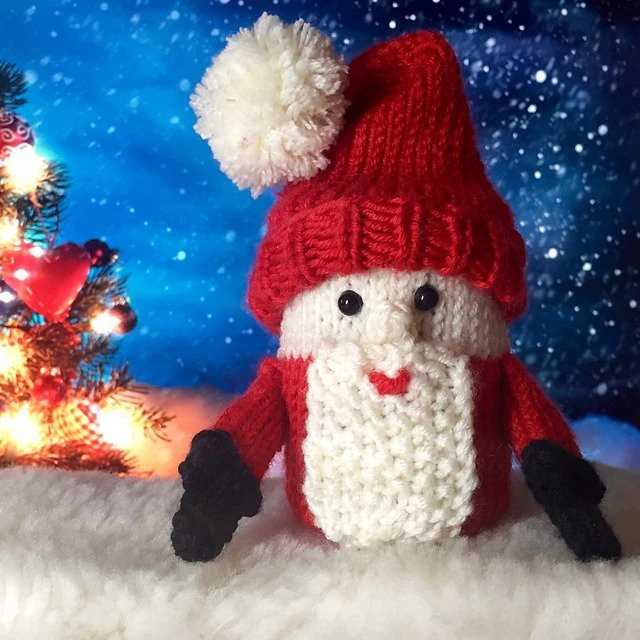 Mini santa sack knitting pattern