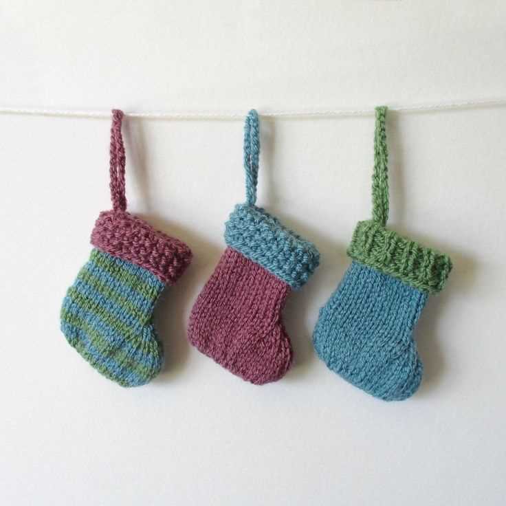 Miniature christmas stocking knitting pattern