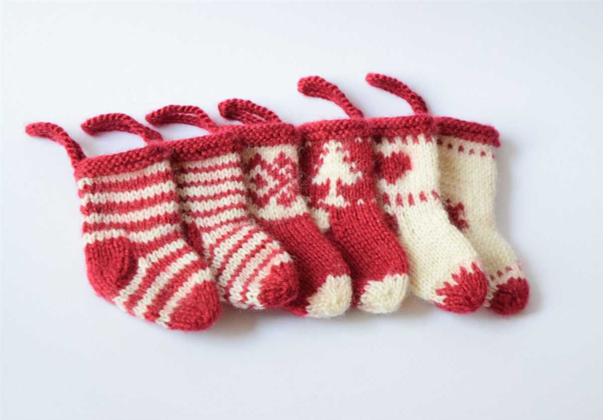Miniature christmas stocking knitting pattern