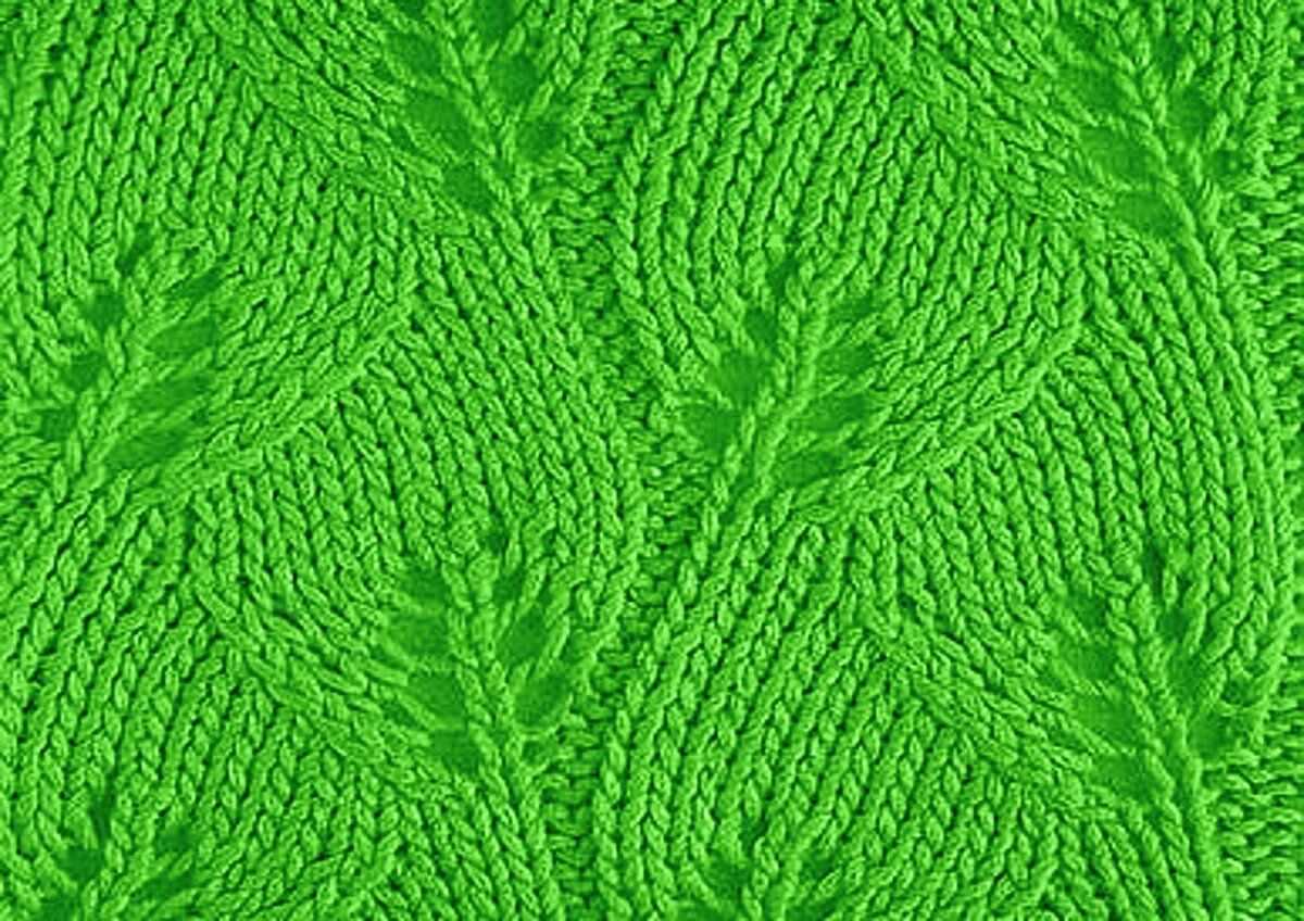 Small knit leaf pattern