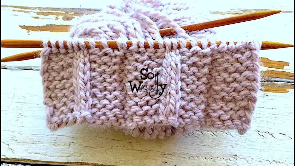 Two row repeat knitting pattern
