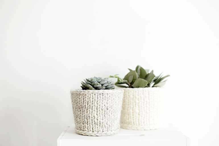 Knitted flower pot cover pattern