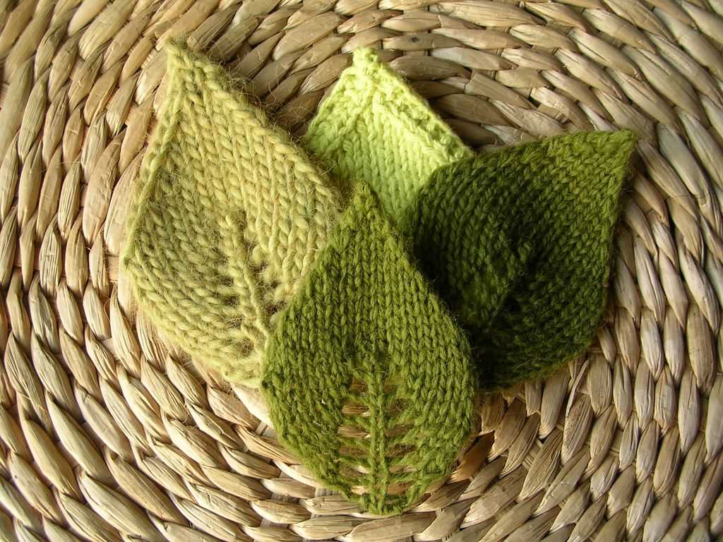 Small knit leaf pattern