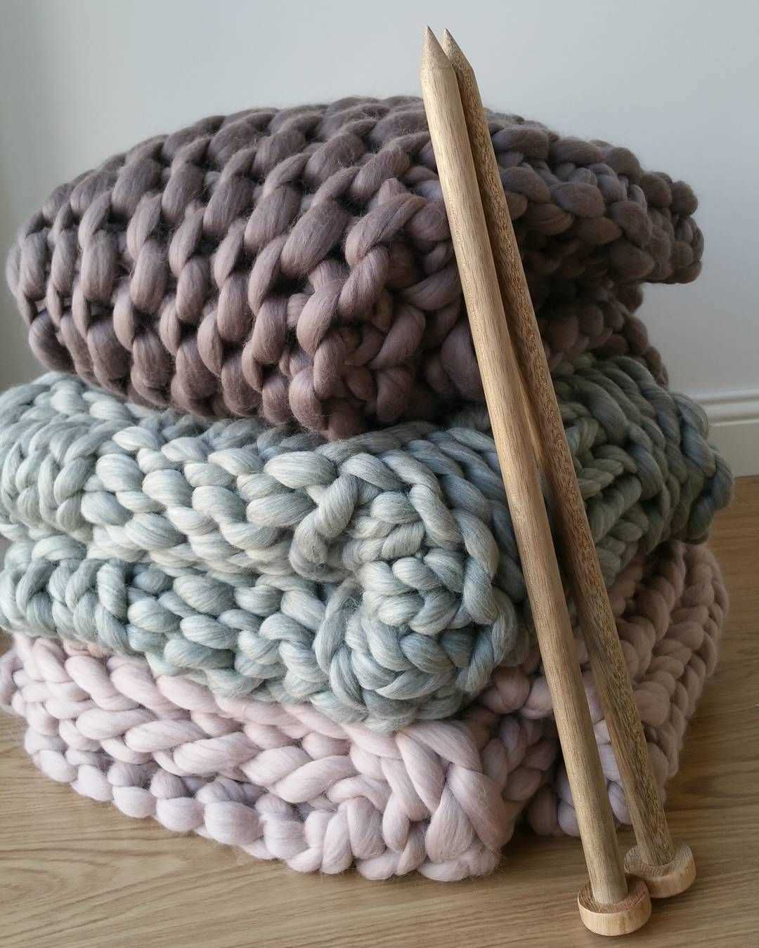 Arm knitting pouf pattern