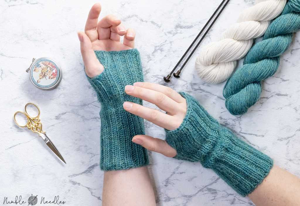 Free knitting pattern for half finger gloves using 2 needles