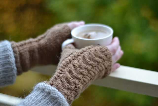 Knitted wristlets free patterns