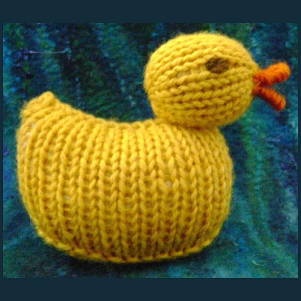 Easter duck knitting pattern