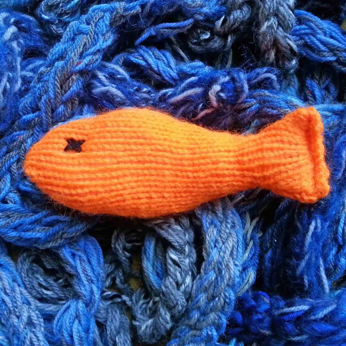 Knitting fish pattern