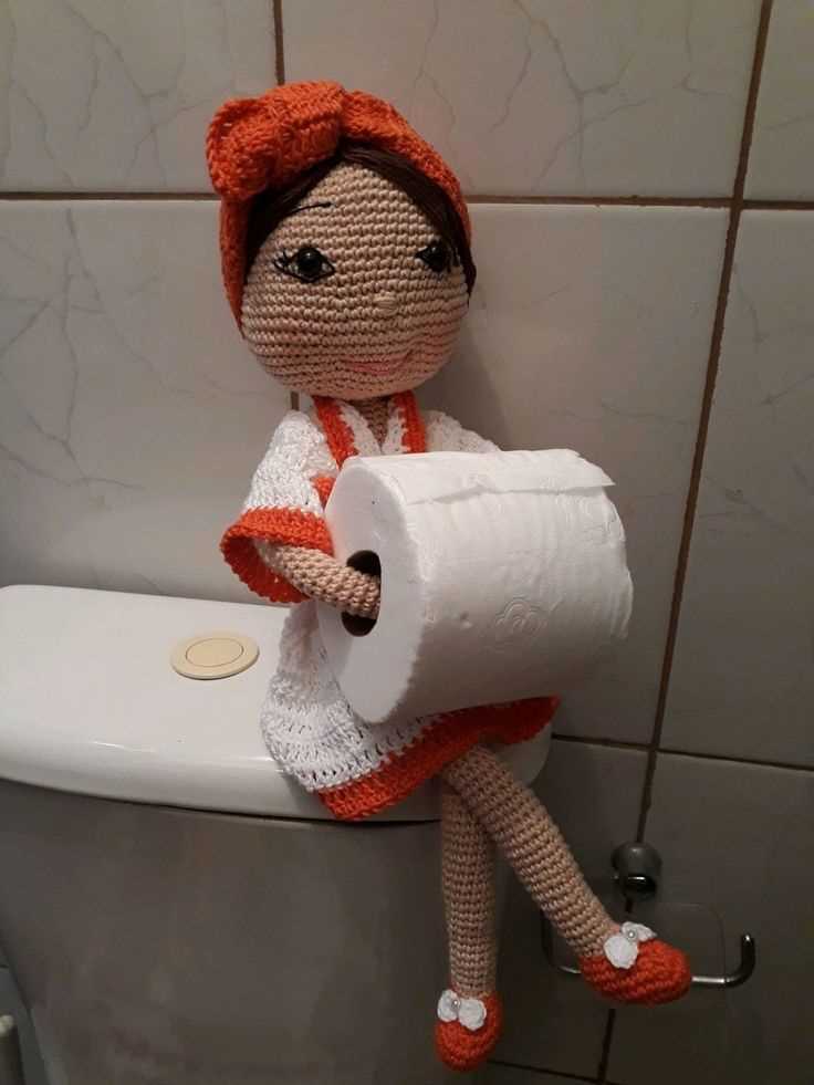 Doll toilet roll holder knitting pattern