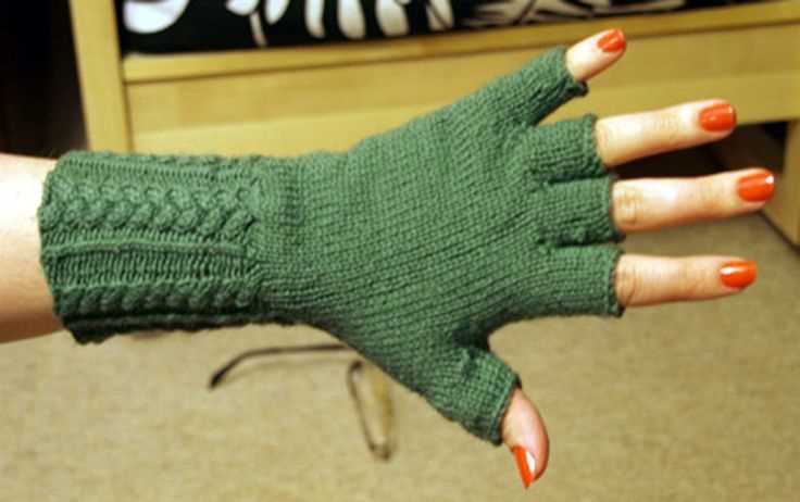Fingerless gloves child knitting pattern