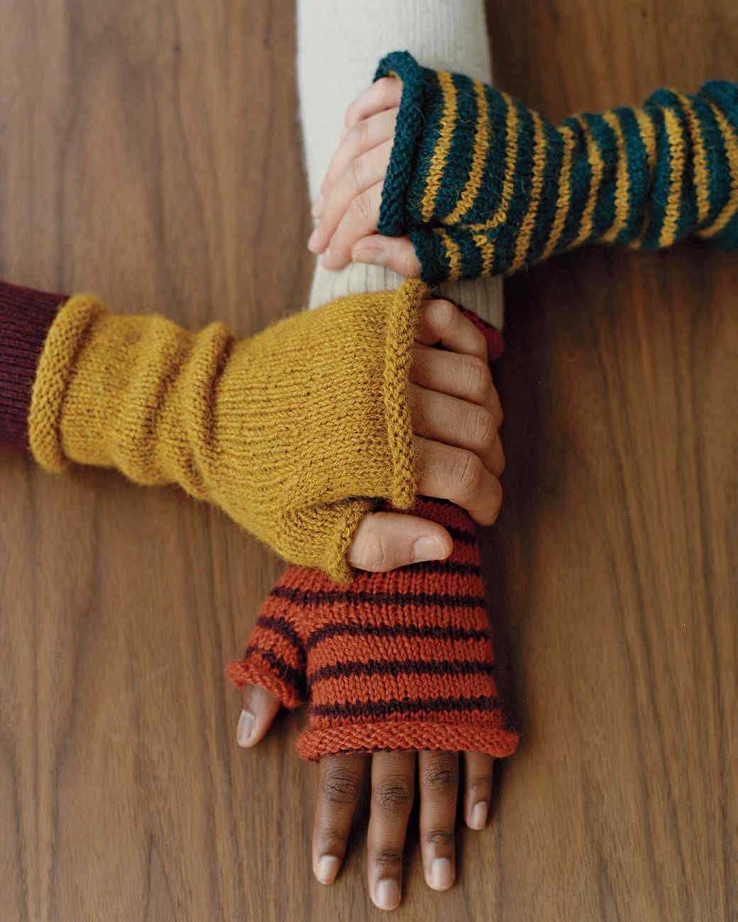 Fingerless gloves loom knitting pattern