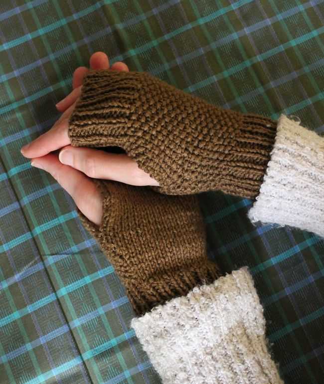 Free knit fingerless gloves pattern