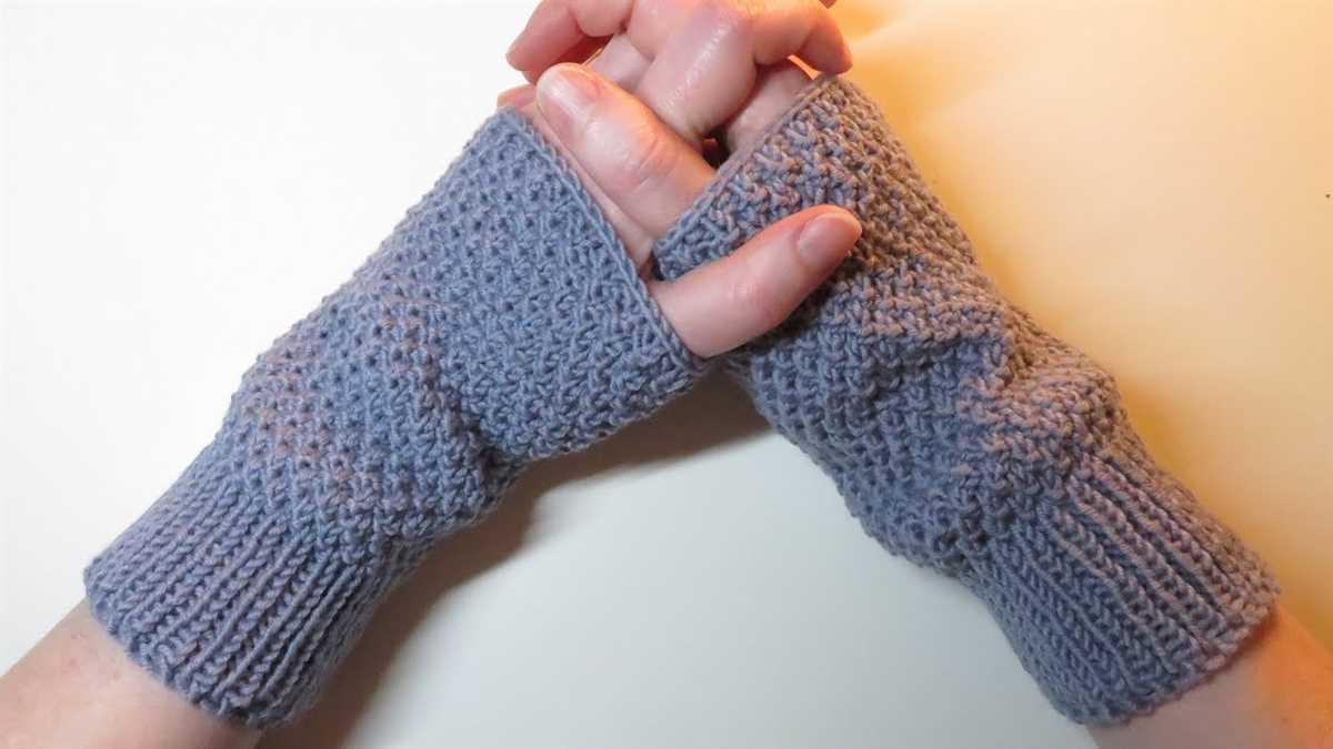 Free pattern for knitted hand warmers