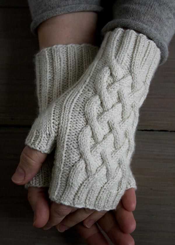 Knit pattern fingerless gloves