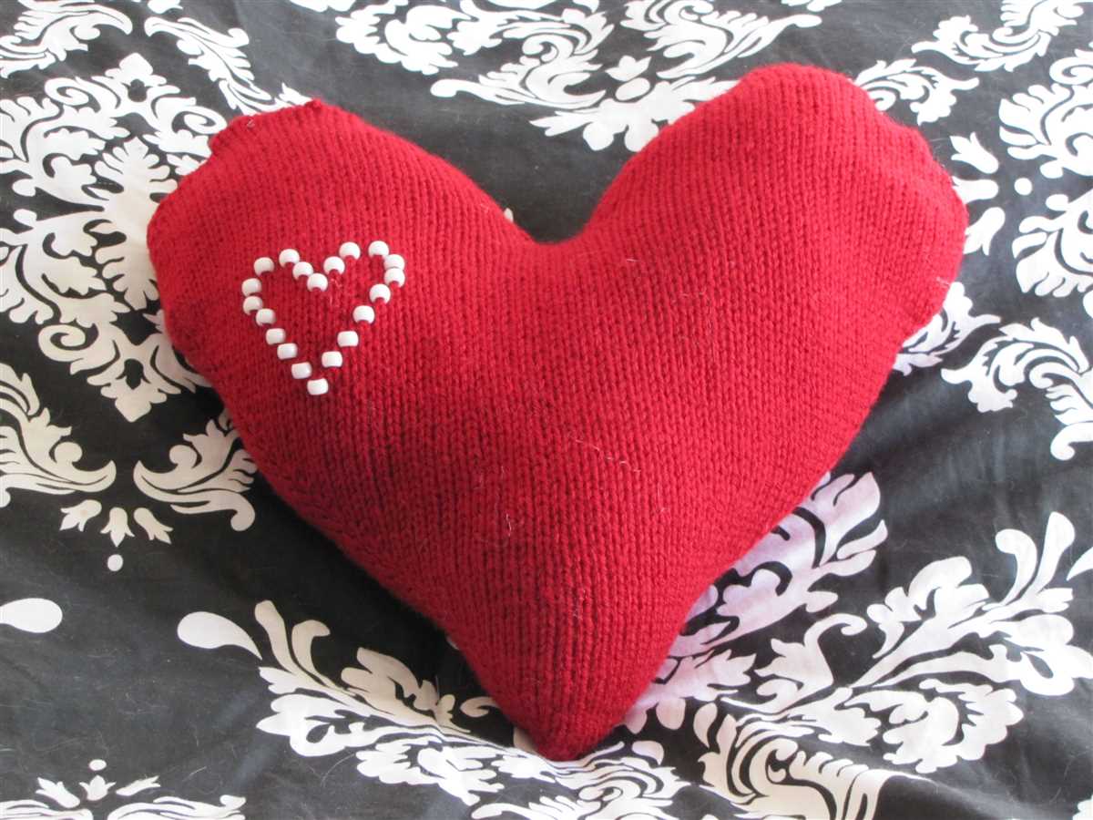 Knit heart pillow pattern