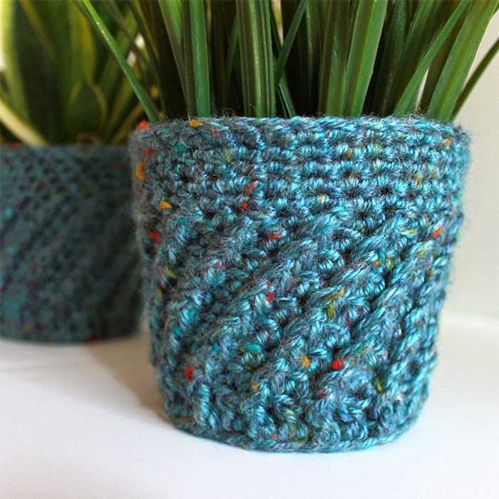 Knitted flower pot cover pattern