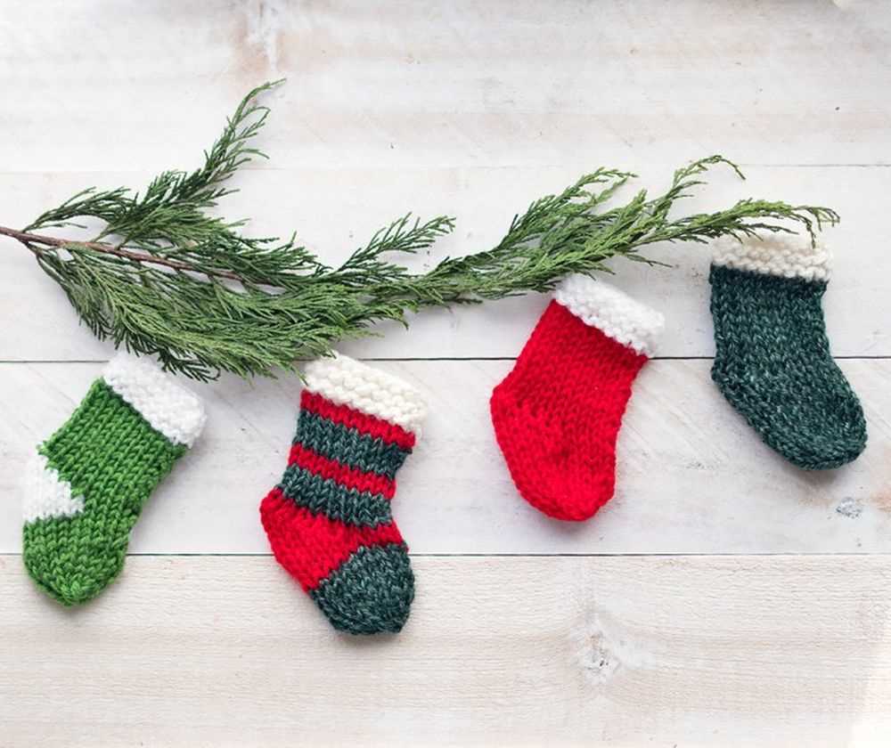 Miniature christmas stocking knitting pattern