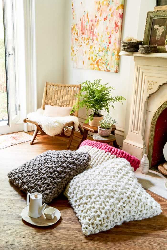 Arm knitting pouf pattern