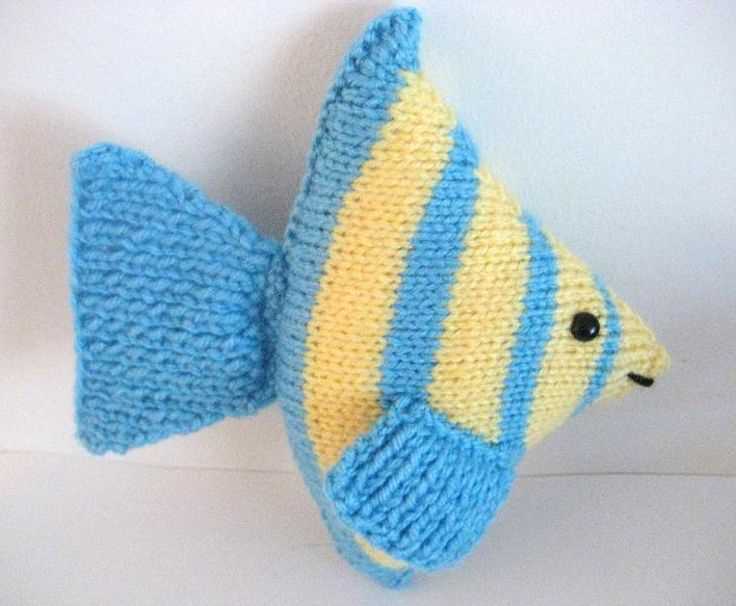 Knitting fish pattern