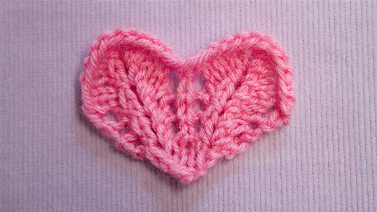 Heart lace knitting pattern
