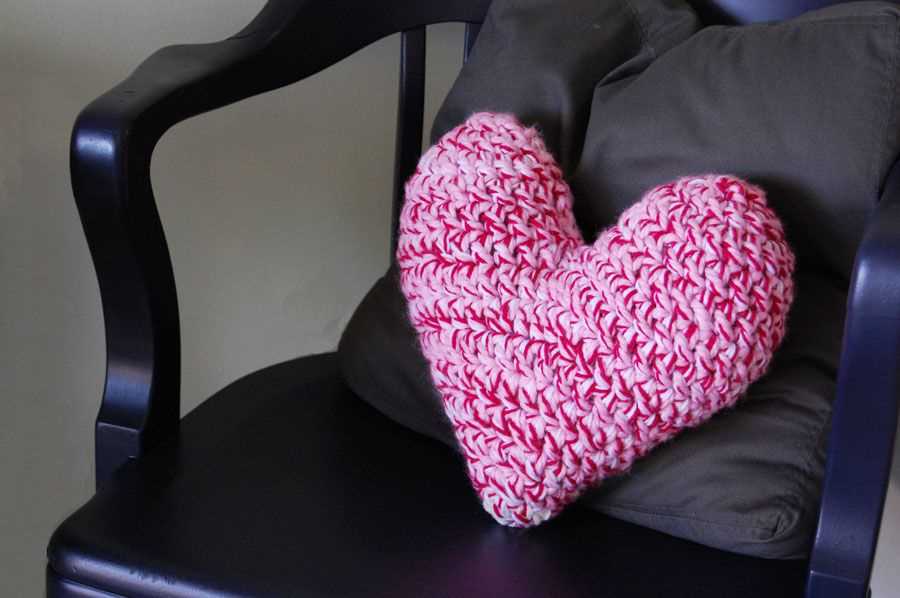 Knit heart pillow pattern