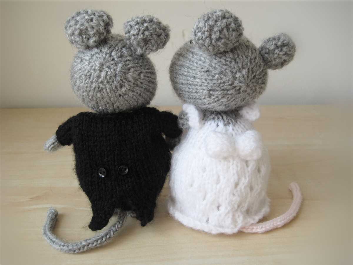 Bride and groom knitting pattern