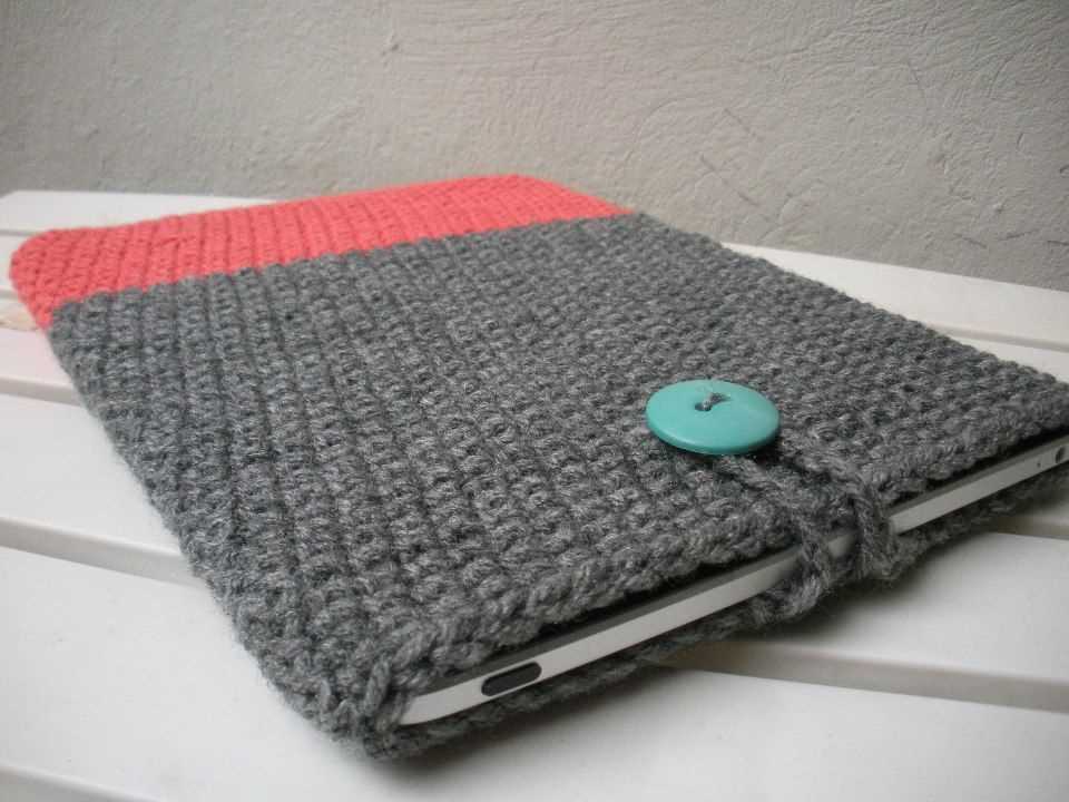 Knit a Stylish Sleeve for Your iPad with This Free Knitting Pattern Ipad sleeve knitting pattern