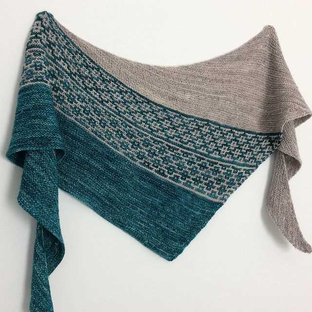 Diagonal shawl knitting pattern